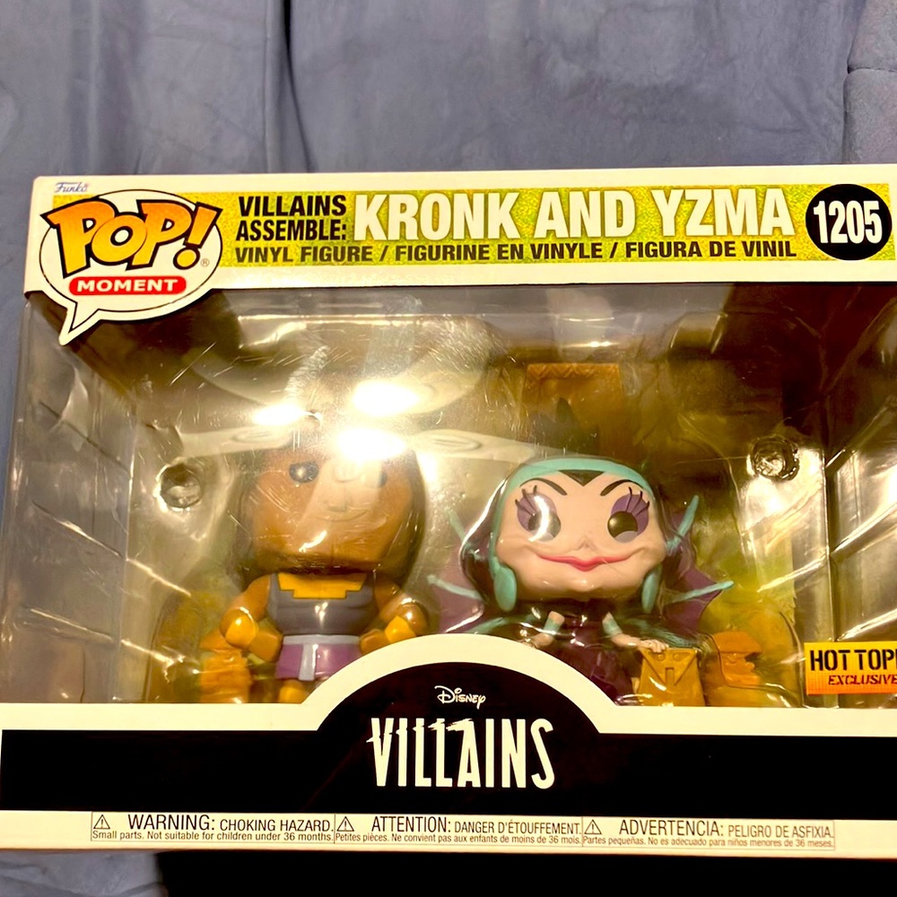 Pop moment: villains assemble:kronk and yzma vinyl figure HOT TOPIC EXCLUSIVE